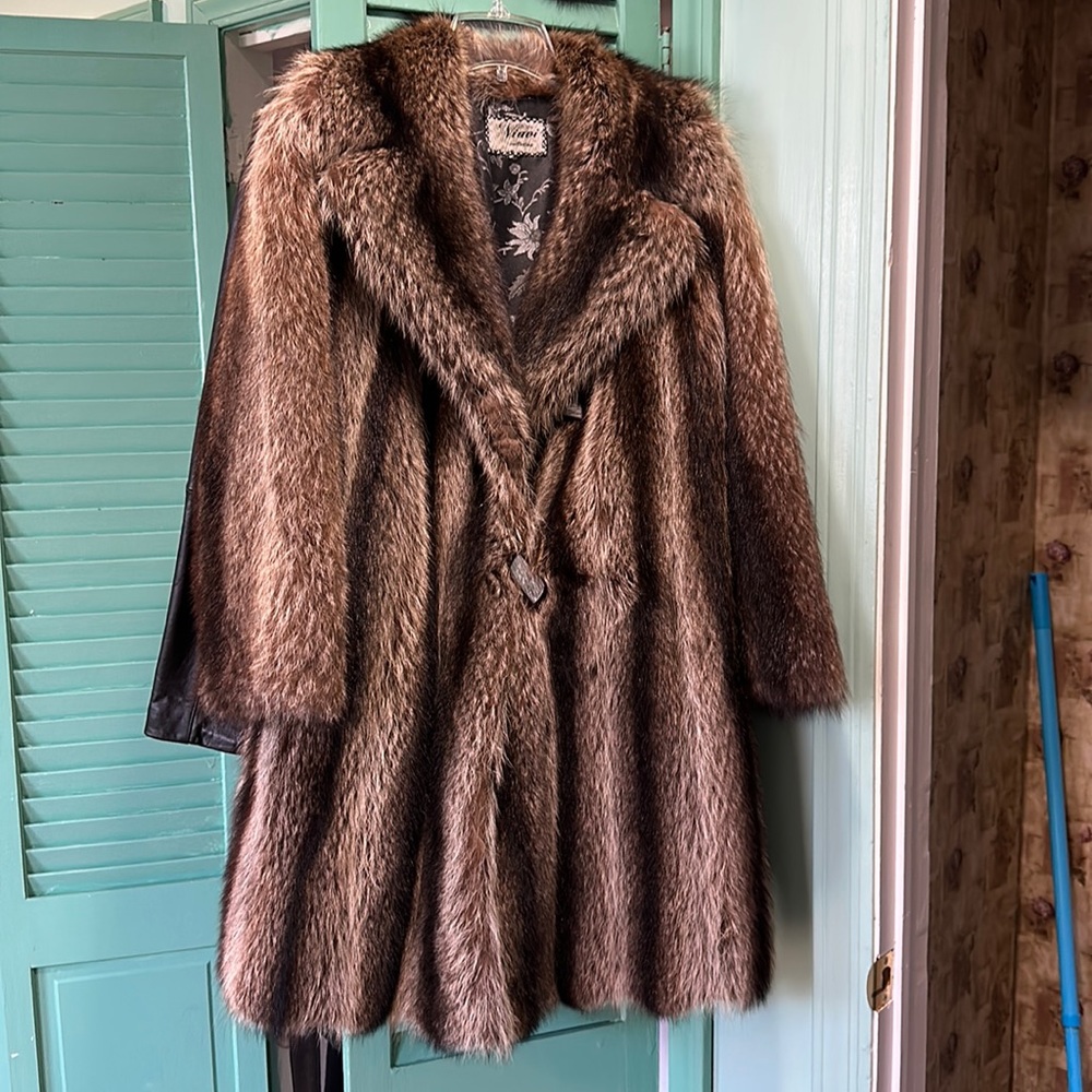 Vintage 100% real Raccoon fur 3/4 coat!  Excellent condition!
